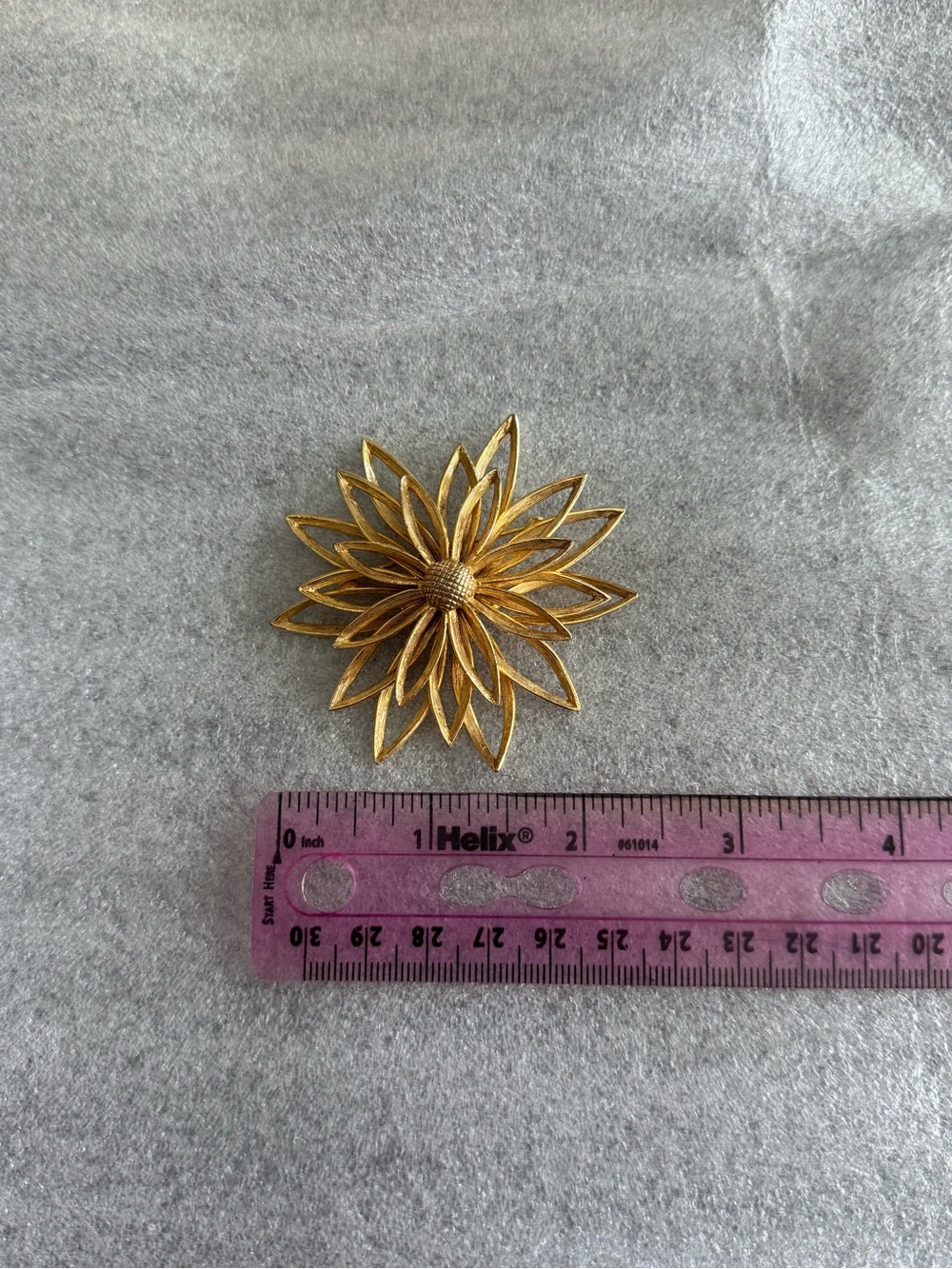 Vintage CASTLECLIFF Gold Floral Starburst Brooch - Women Jewelry